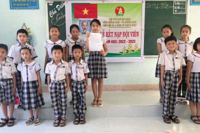 Liên đội trường TH&THCS Lê Trung Đình đã tổ chức lễ kết nạp Đội viên