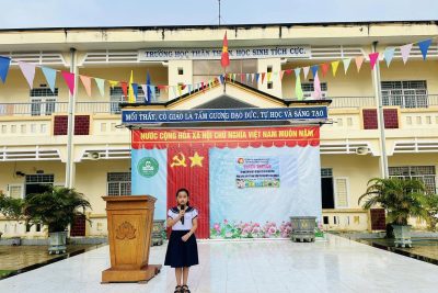 Liên đội phát thưởng cho 14 cá nhân tham gia và đạt giải cao trong hội thi: “Nét bút tri ân”