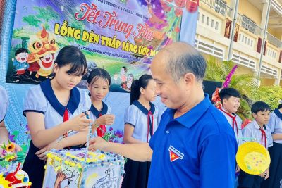 Tổ chức các hoạt động vui Tết Trung thu và chăm lo cho thiếu nhi tại Liên đội năm 2025